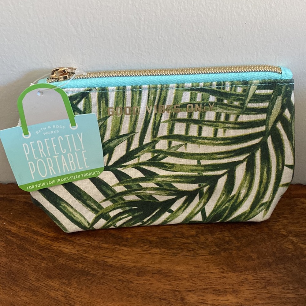 NWT Bath & Body Works Good Vibes Only Tropical Leaf Cosmetic Bag 7.5x4.5